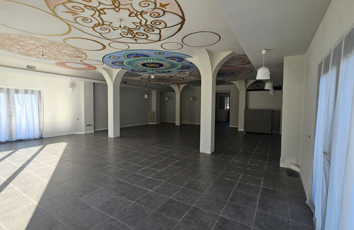LOCAL COMMERCIAL PAREMPUYRE - 269 m2 — photo 4