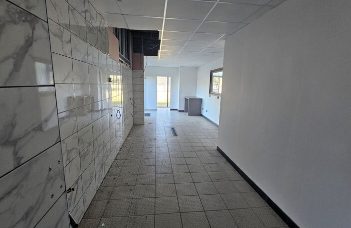 LOCAL COMMERCIAL PAREMPUYRE - 269 m2 — photo 5