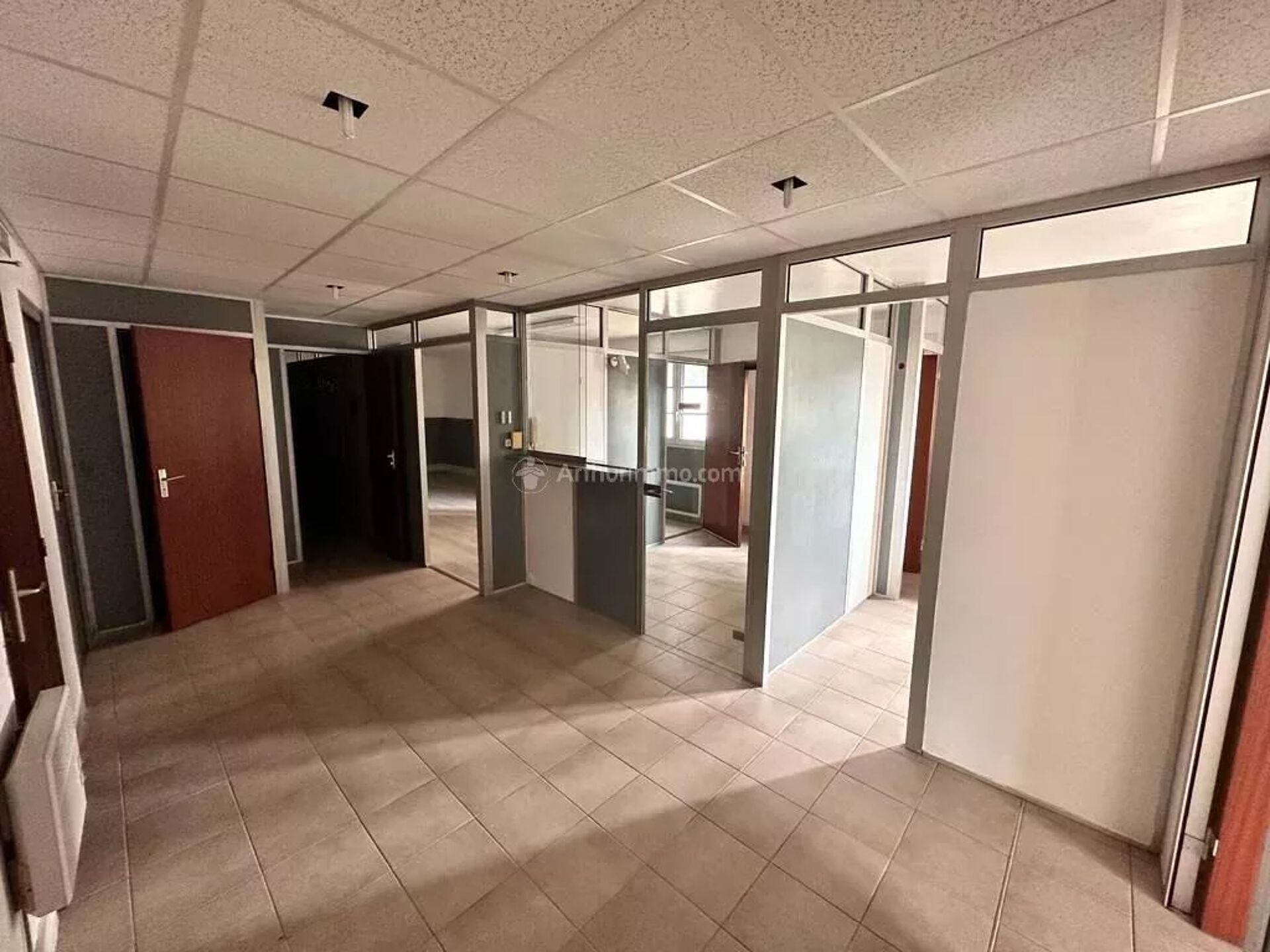 Local commercial 4 pièces 100 m² · à Vienne · 100 m² · 950 €/mois