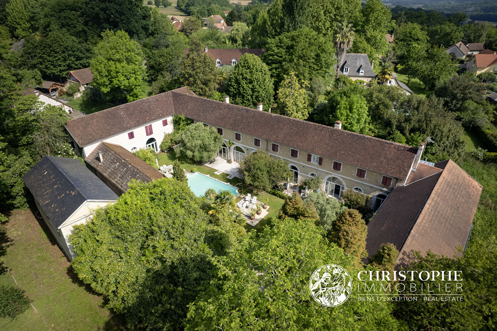 Propri&eacute;t&eacute;  T10 à vendre Pau 64000