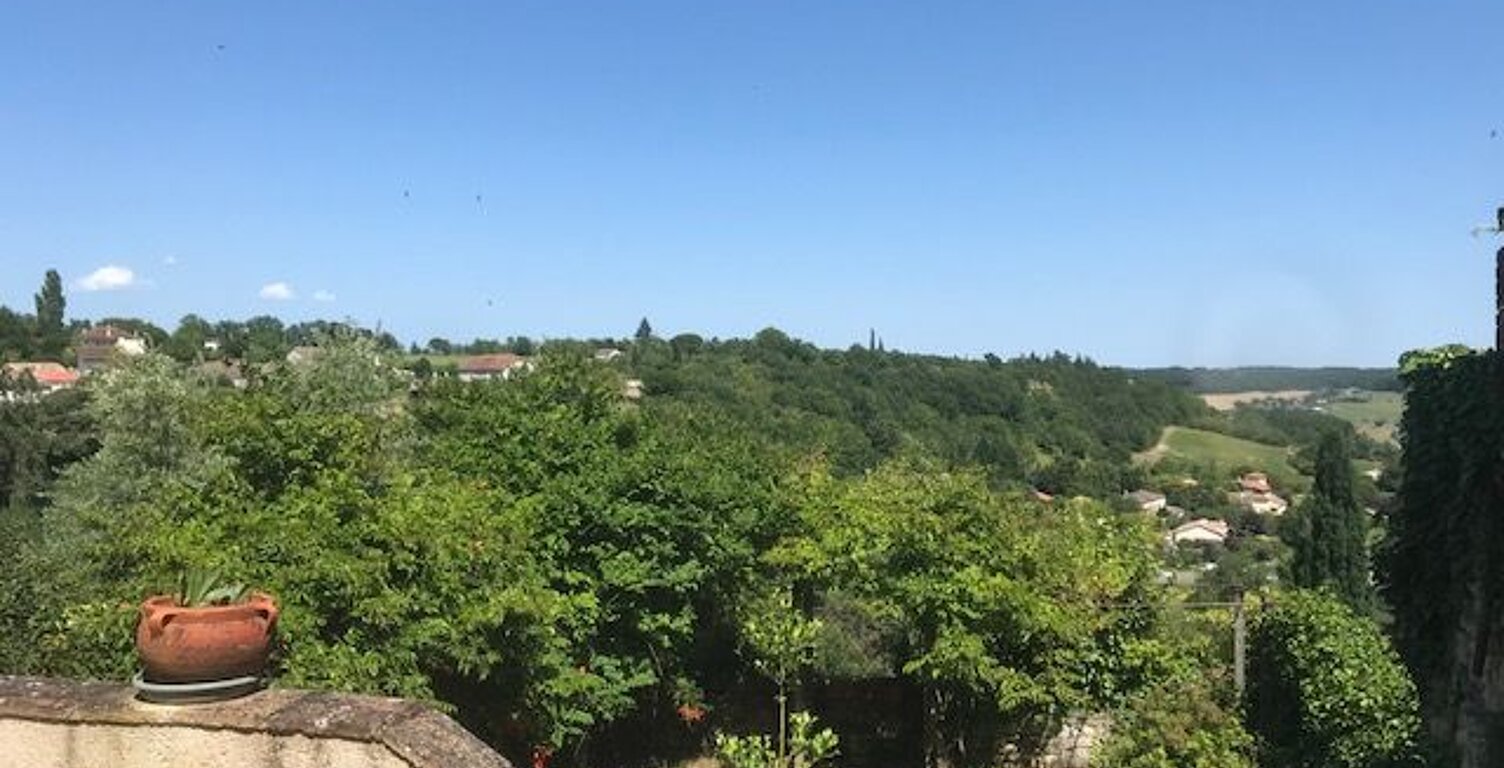 Maison de village avec jardin — photo 1