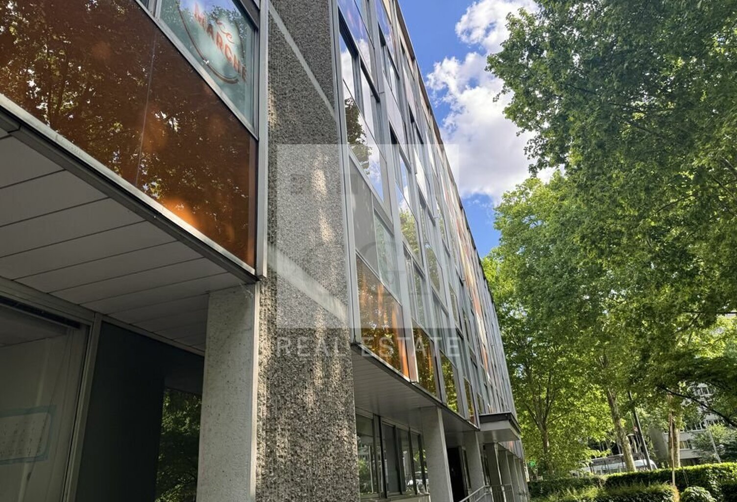 BUREAUX à LOUER — photo 1