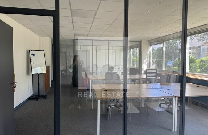 BUREAUX à LOUER — photo 2