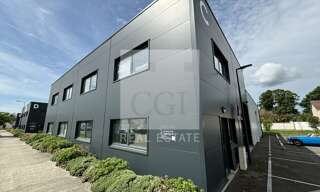 Commerce  147 m² à louer à Cailloux-sur-Fontaines (69270)