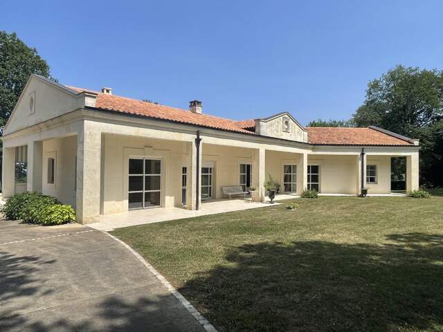 Maison en pierre — photo du bien