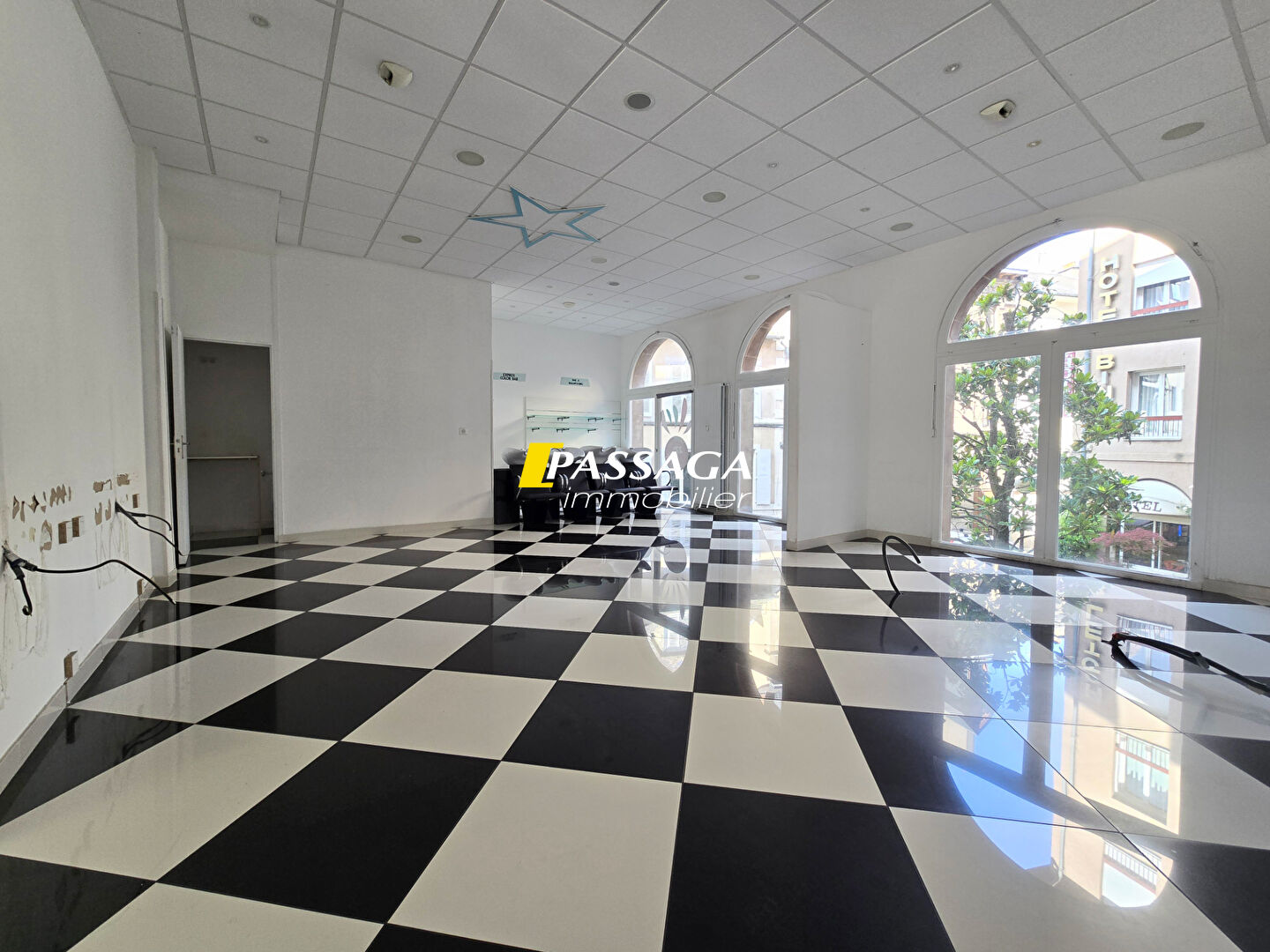 Local commercial 2 pièces  à louer Rodez 12000