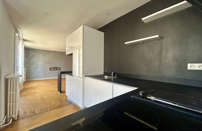 APPARTEMENT - POITIERS CENTRE-VILLE AVEC 2 BALCONS ET ASCENS — photo 3