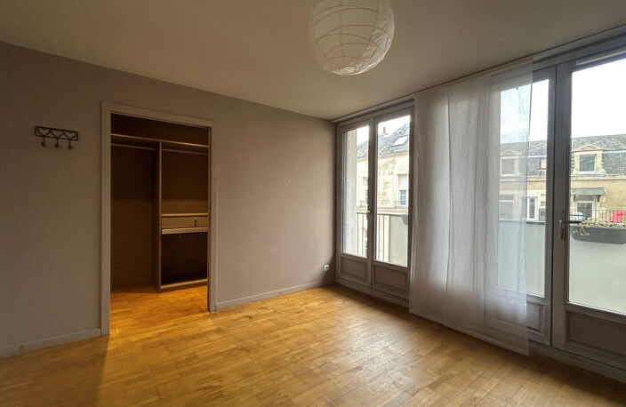 APPARTEMENT - POITIERS CENTRE-VILLE AVEC 2 BALCONS ET ASCENS — photo 5