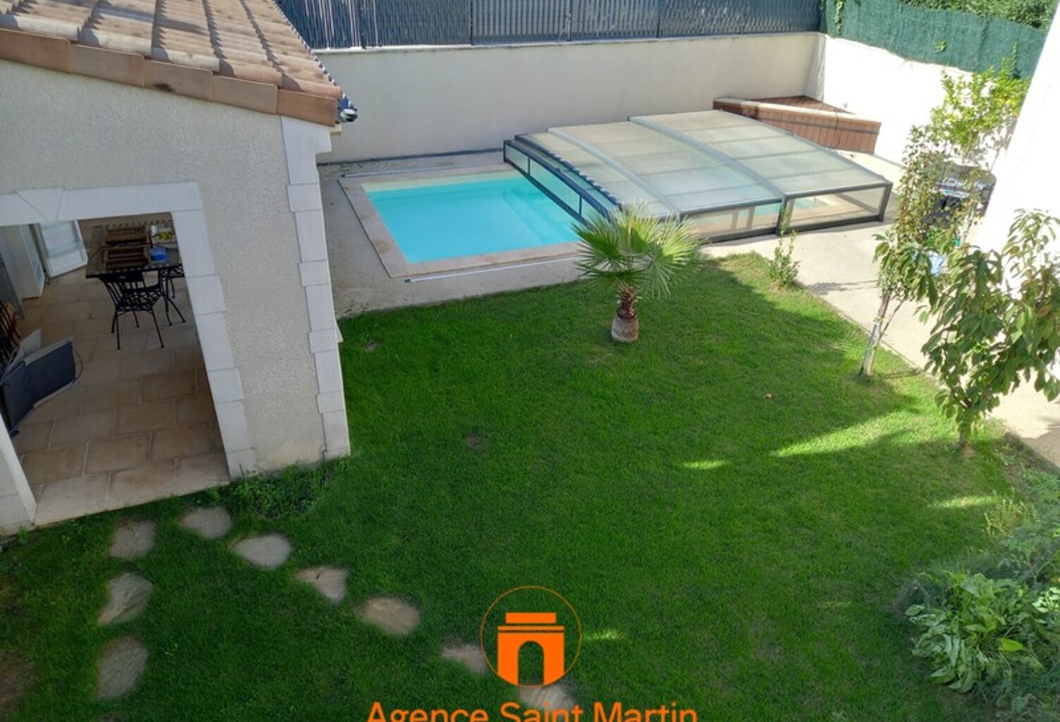 Villa — photo 1