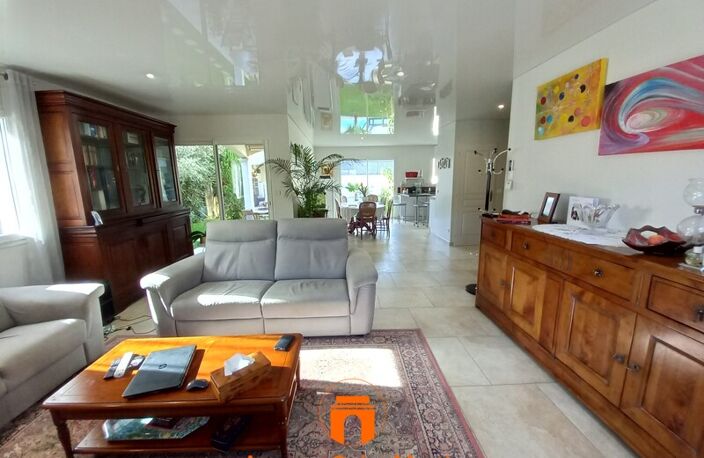 Villa — photo 3