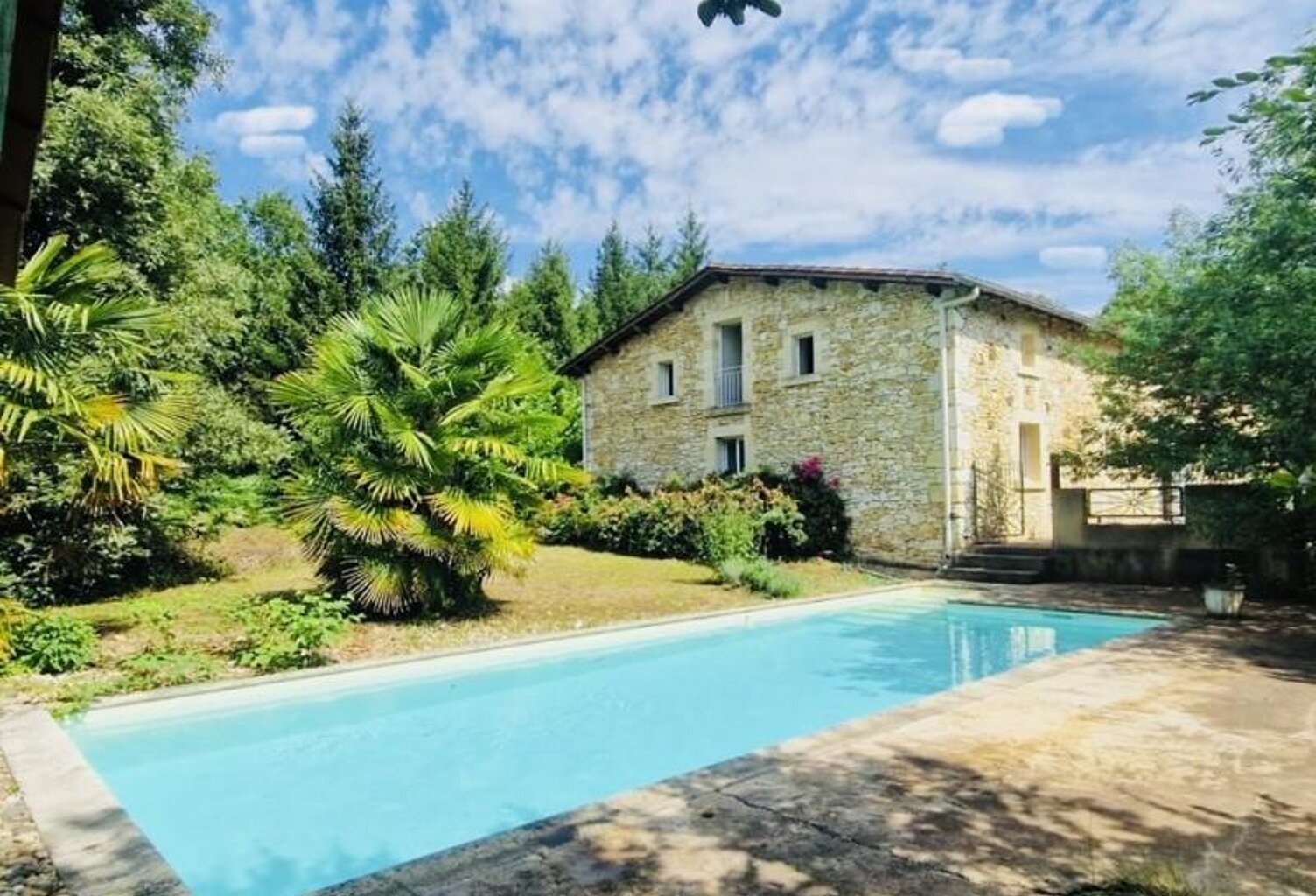 Maison en pierre de 9 pièces principales — photo 1