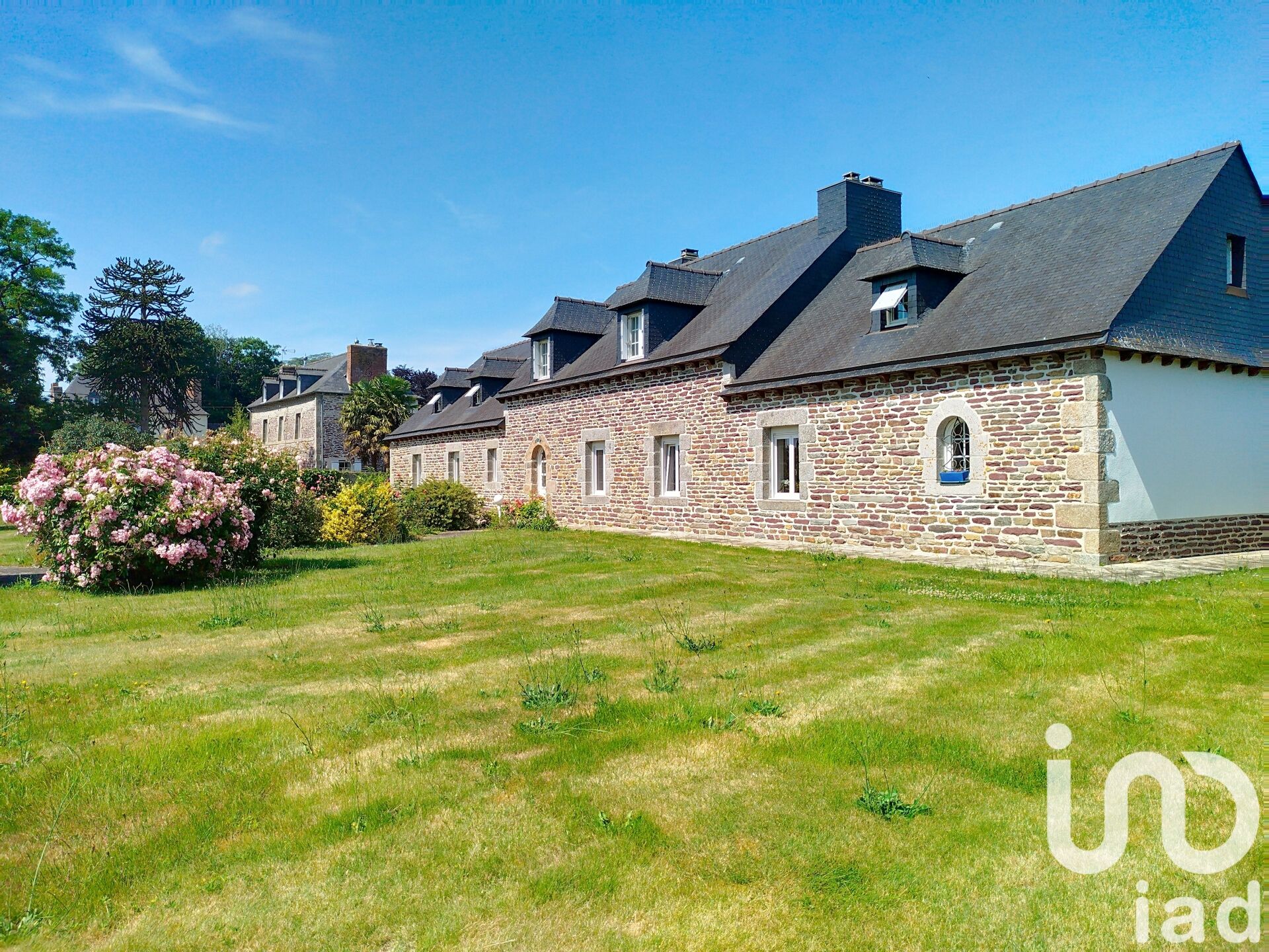 St-Brieuc-De-Mauron - 310m² - 10p. - 4ch.