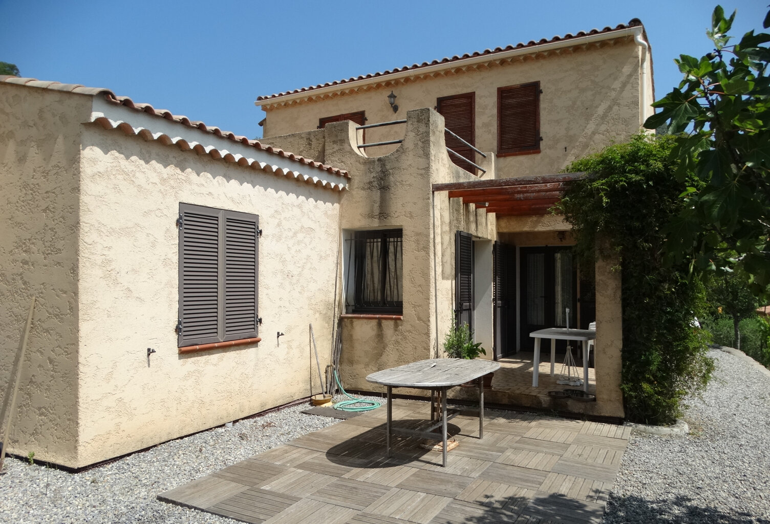 jolie maison sise sur la commune de Bonson — photo 1