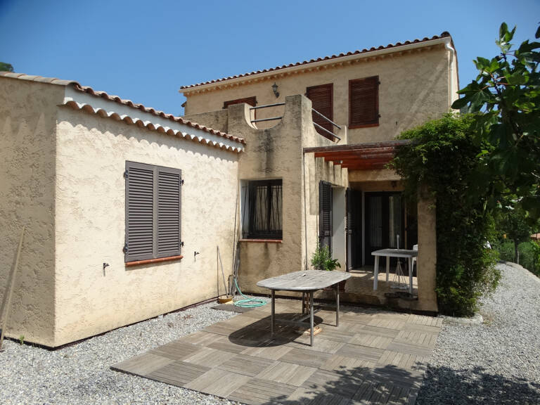 jolie maison sise sur la commune de Bonson — photo 1