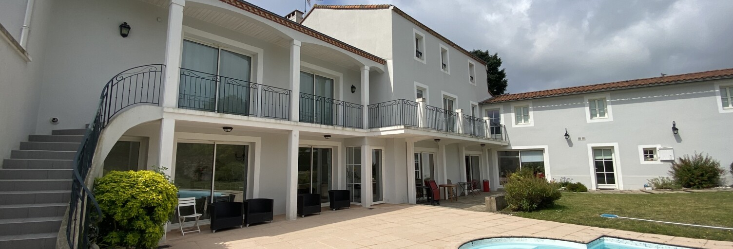 Maison 12 Pièces 424 m² à vendre à Les Herbiers (85500)