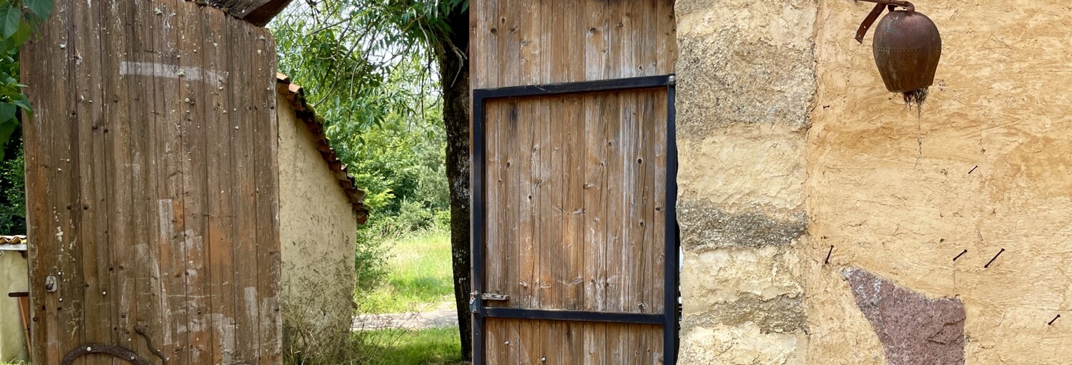 Maison 11 Pièces 470 m² à vendre à Bussière-Badil (24360)