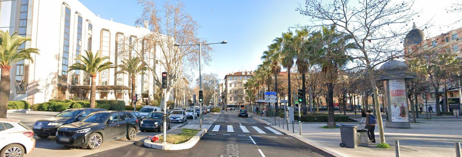 Garage  125 m² à vendre à Nice (06300)