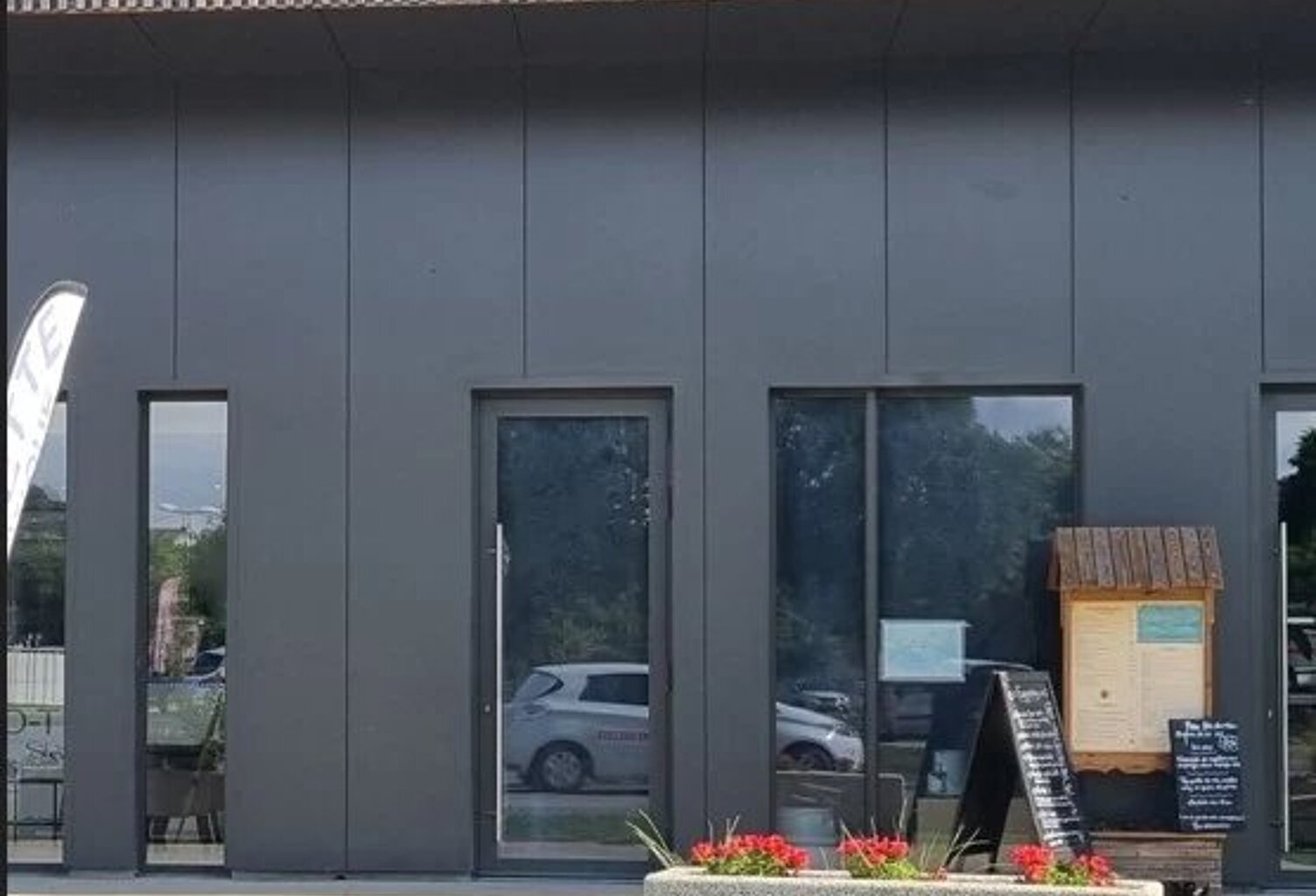 Local commercial — photo 1