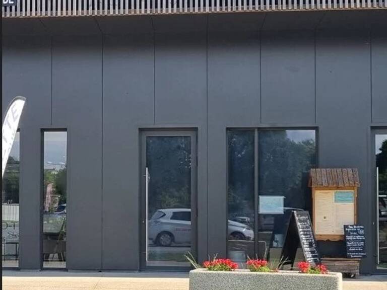 Local commercial — photo 1