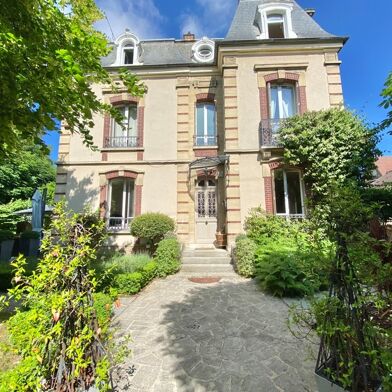 Maison 8 pièces 940000 €
