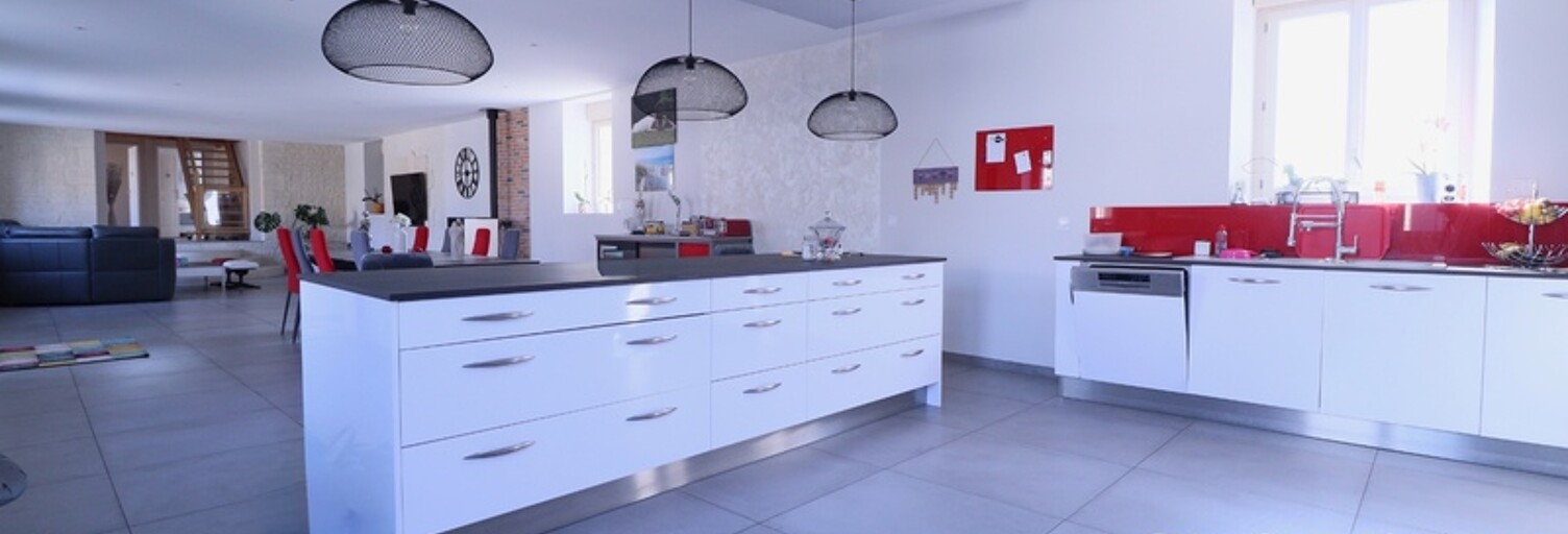 Maison 13 Pièces 250 m² à vendre à Saint-Hilaire-des-Loges (85240)