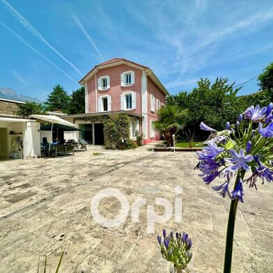 Maison 9 pièces 600000 €