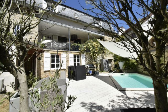 Villa / Maison  T11 à vendre Buxy 71390