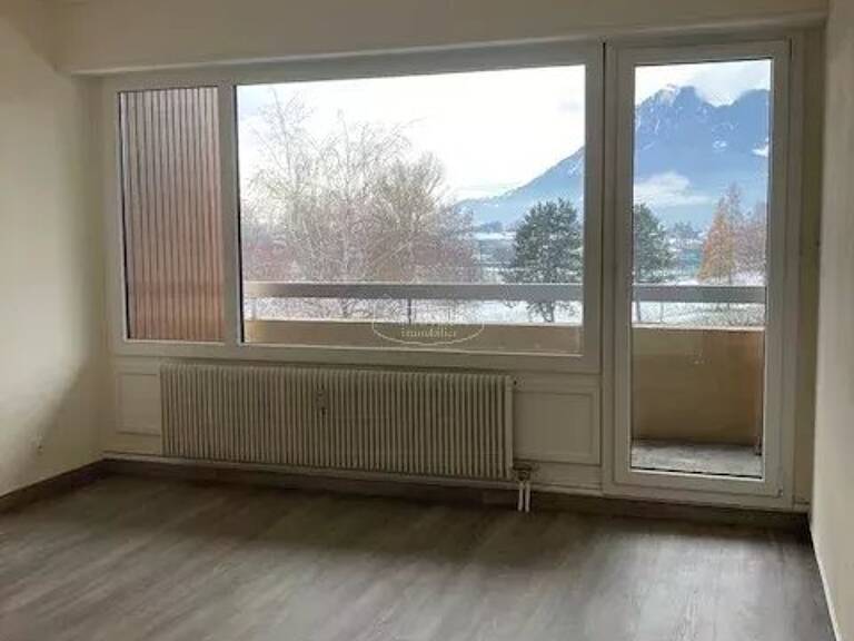 Appartement à Cluses — photo 1