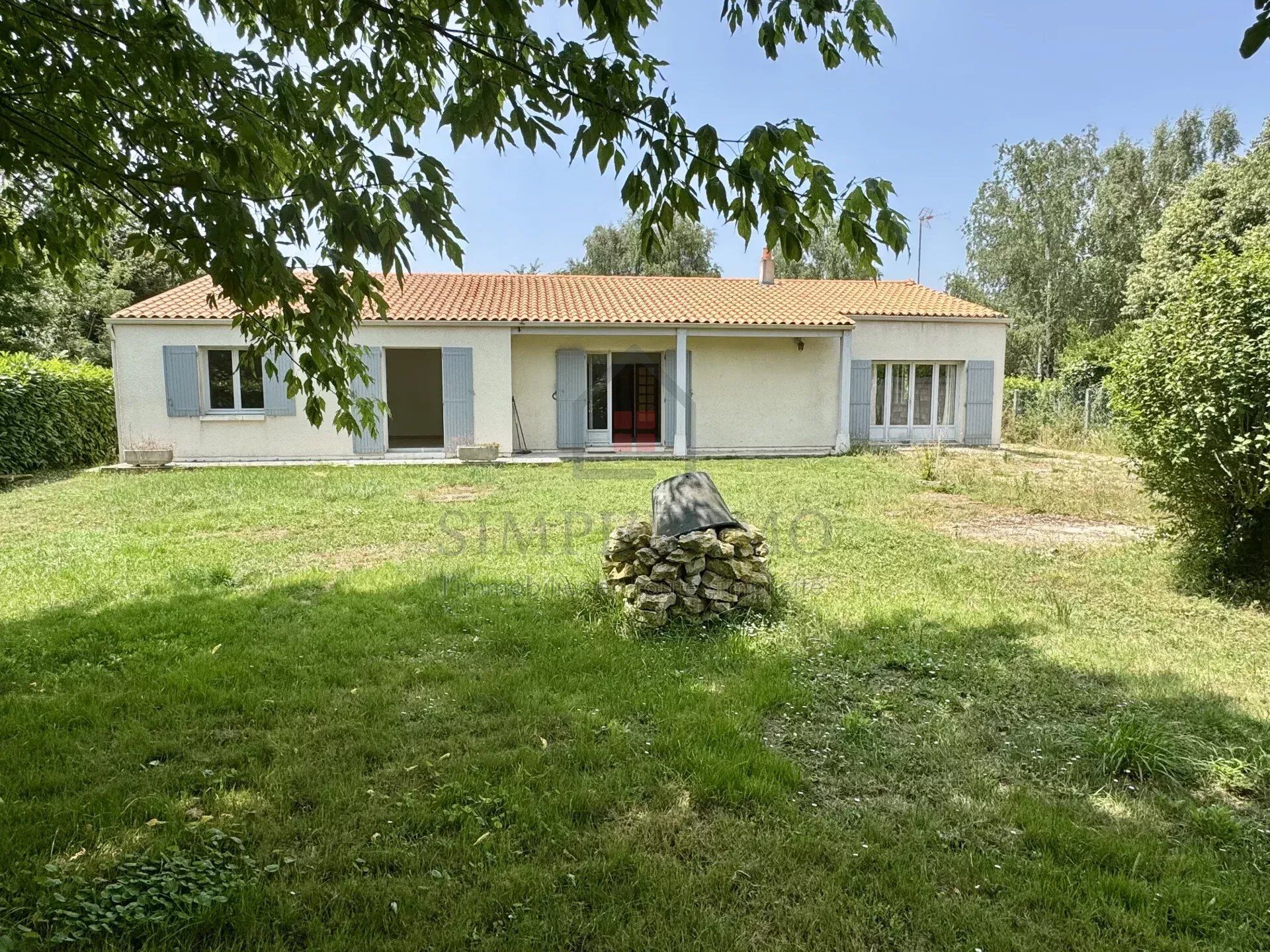 Villa / Maison  T6 à vendre Saint-Hippolyte 17430