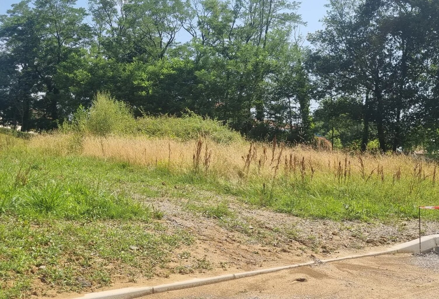 TERRAIN CONSTRUCTIBLE 897 m² POUILLON — photo 1