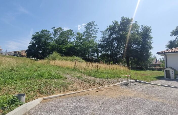 TERRAIN CONSTRUCTIBLE 897 m² POUILLON — photo 2