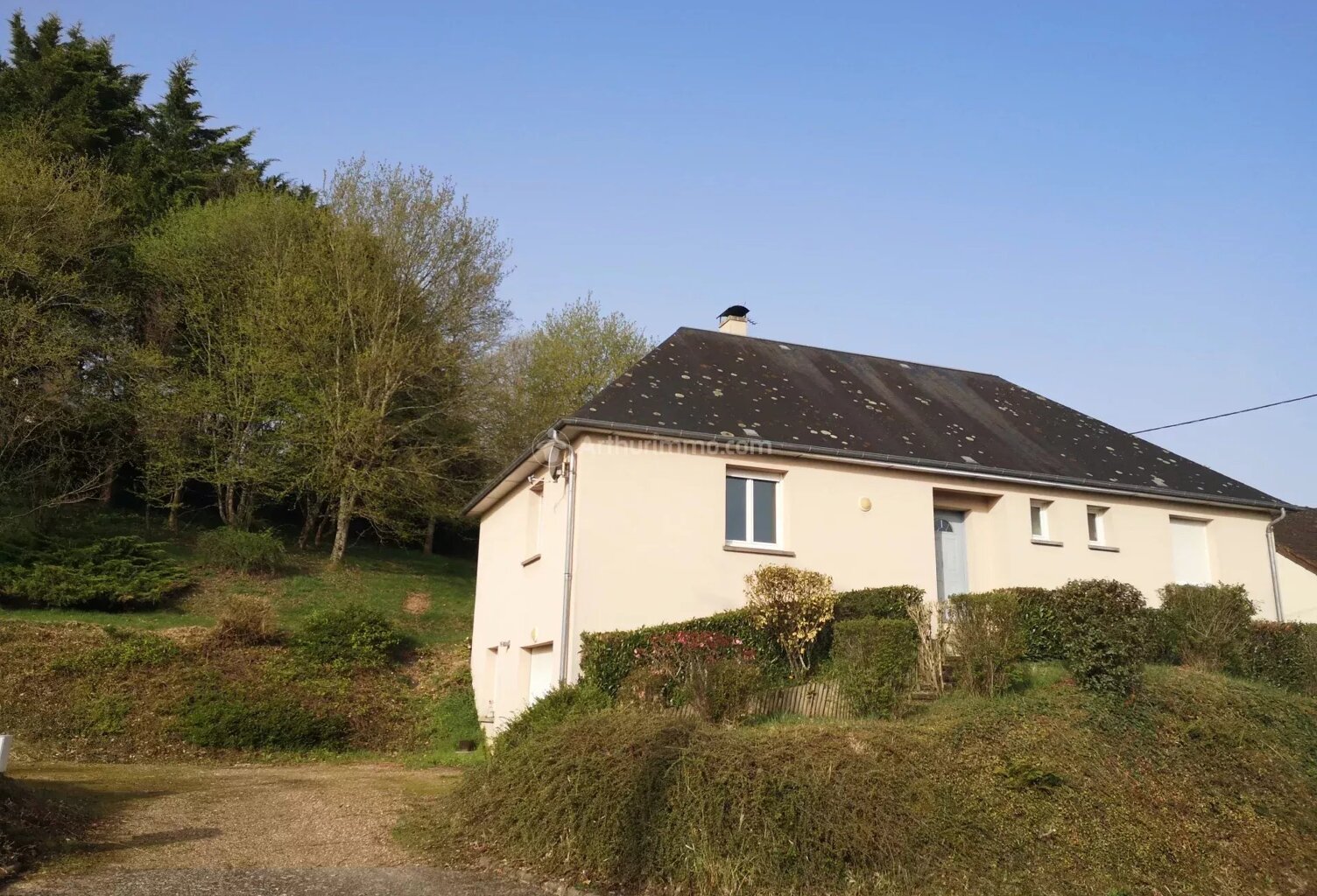 Maison de plain-pied à La Chartre sur le Loir — photo 1
