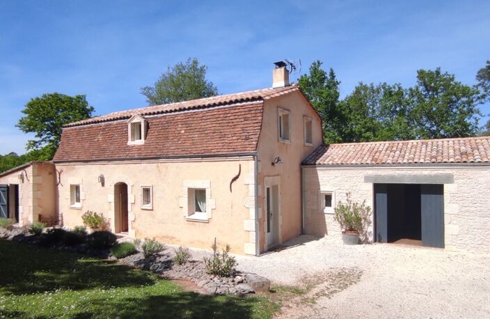 EMPLACEMENT UNIQUE POUR CETTE PROPRIÉTÉ COMPRENANT UNEJOLIE MAISON DE CARACTÈRE DE 105 M² SH, 3 CHAMBRES, GARAGE, PISCINE, LE TOUT SUR UN TERRAIN NON CLOS DE 8 000 M² AVEC TRUFFIÈRES — photo 2