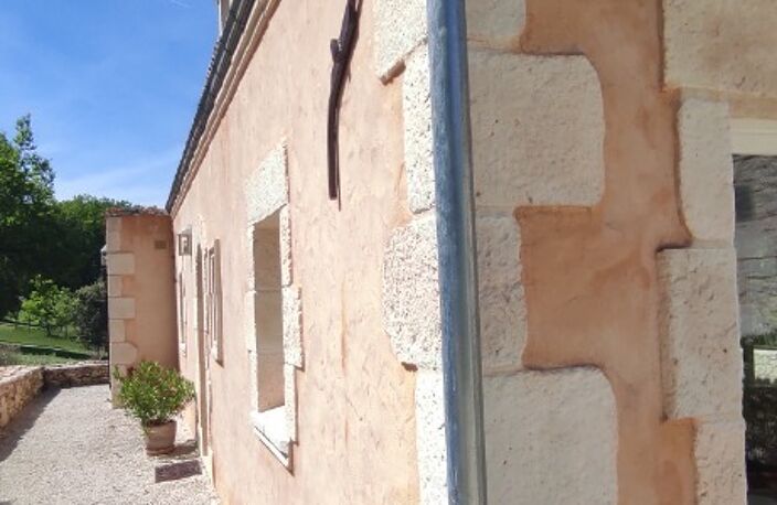 EMPLACEMENT UNIQUE POUR CETTE PROPRIÉTÉ COMPRENANT UNEJOLIE MAISON DE CARACTÈRE DE 105 M² SH, 3 CHAMBRES, GARAGE, PISCINE, LE TOUT SUR UN TERRAIN NON CLOS DE 8 000 M² AVEC TRUFFIÈRES — photo 3