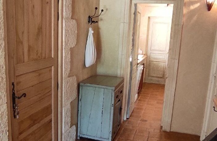 EMPLACEMENT UNIQUE POUR CETTE PROPRIÉTÉ COMPRENANT UNEJOLIE MAISON DE CARACTÈRE DE 105 M² SH, 3 CHAMBRES, GARAGE, PISCINE, LE TOUT SUR UN TERRAIN NON CLOS DE 8 000 M² AVEC TRUFFIÈRES — photo 4