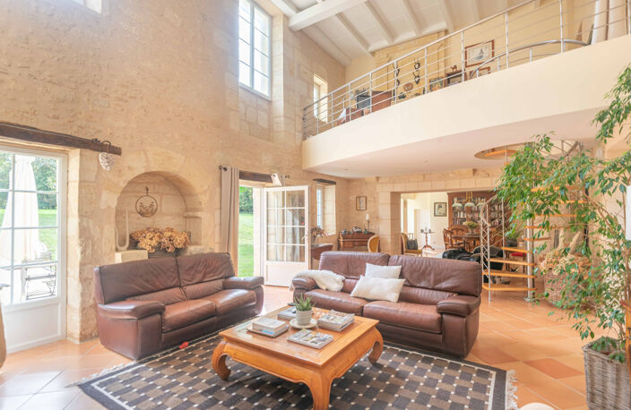 PROPRIETE EN PIERRE - 420 M2 HAB - 8 HECTARES - RARE — photo 4