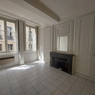 Appartement 2 pièces 677 €