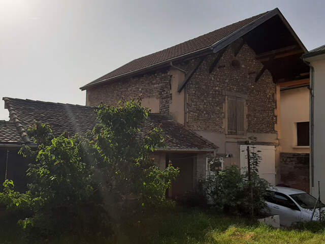 Maison à réhabiliter - Fort potentiel - Centre-ville de Rives - 100 m² + terrain constructible ! — photo du bien