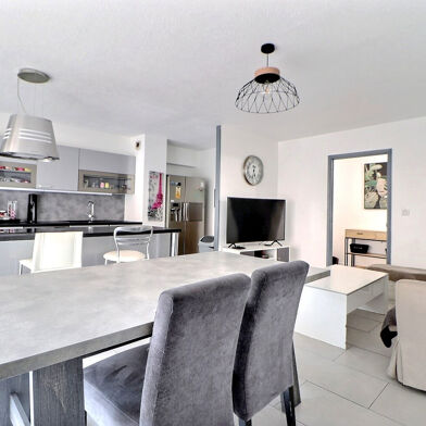 Appartement 3 pièces 235000 €