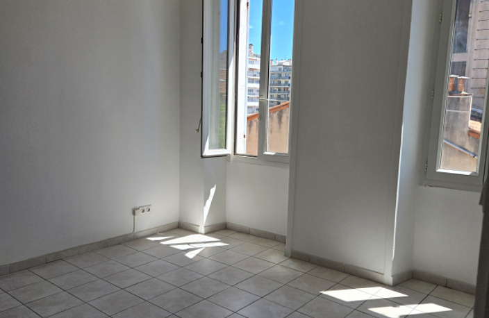 T1  4EME ARRONDISSEMENT — photo 3