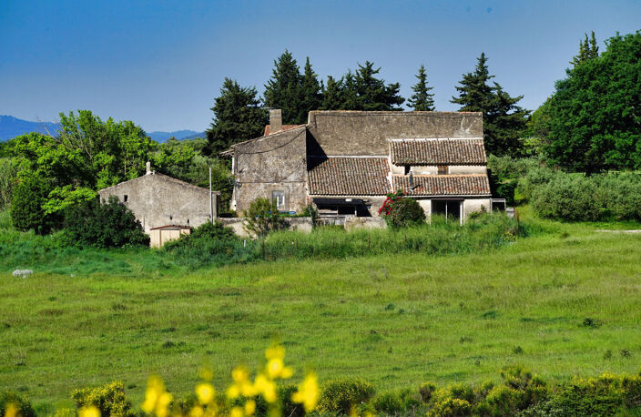 CUCURON, beau Domaine agricole — photo 2