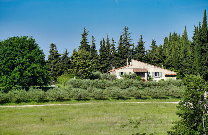 CUCURON, beau Domaine agricole — photo 3