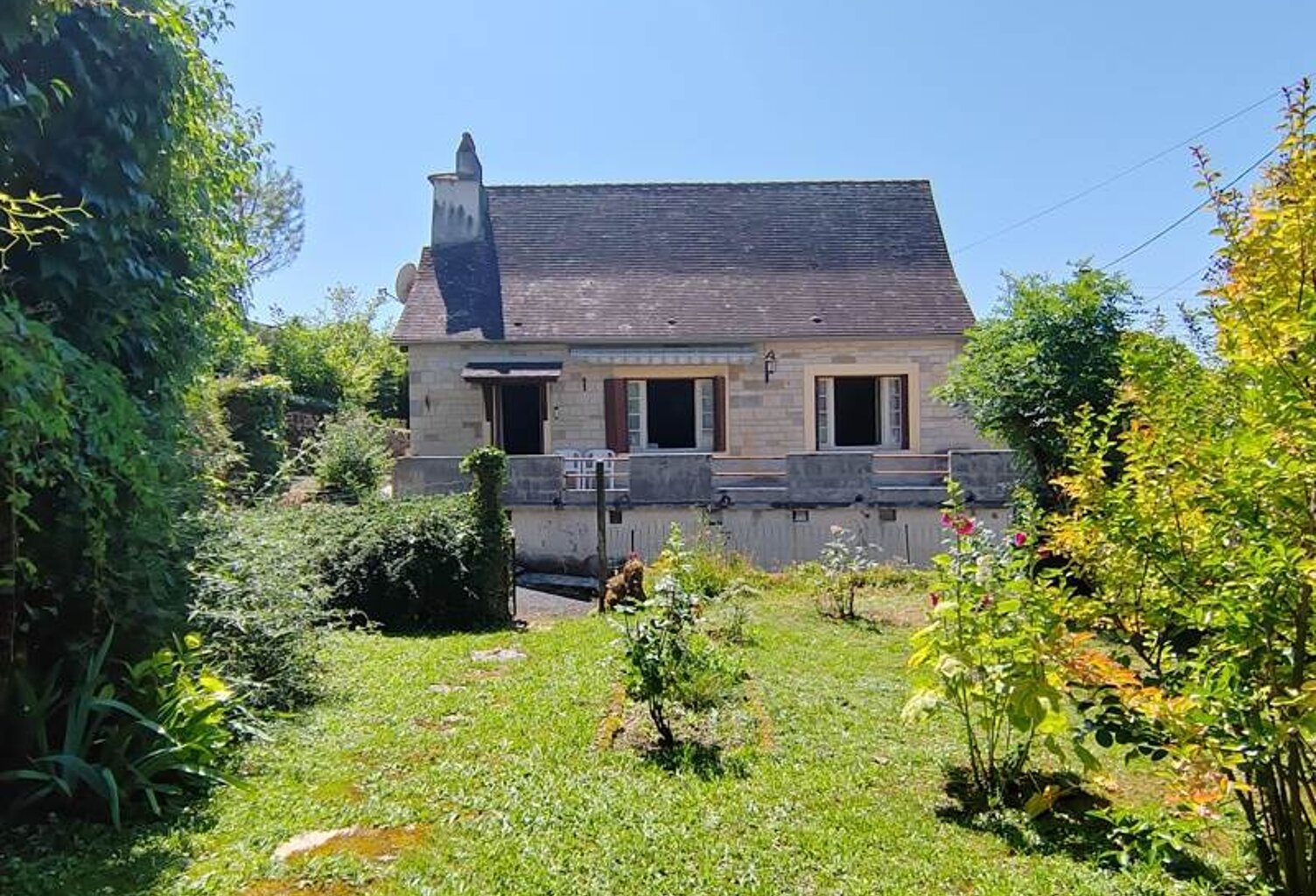 Maison en pierre de 4 pièces principales — photo 1