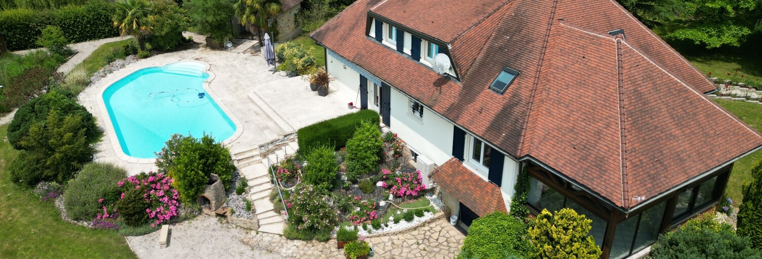 Maison 9 Pièces 216 m² à vendre à Mervans (71310)