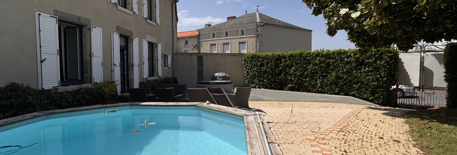 Maison 9 Pièces 284 m² à vendre à La Châtaigneraie (85120)