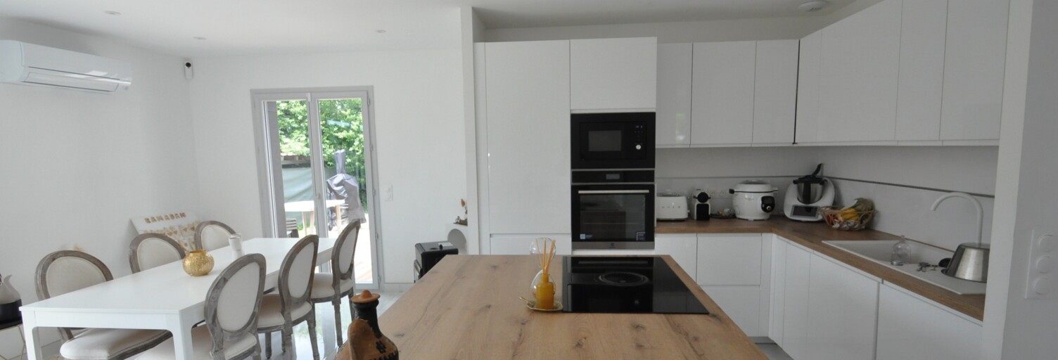 Maison 5 Pièces 113 m² à vendre à Val de Virvée (33240)