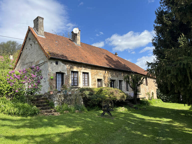 Maison en pierre 93 m2 sur grand terrain arboré — photo 1