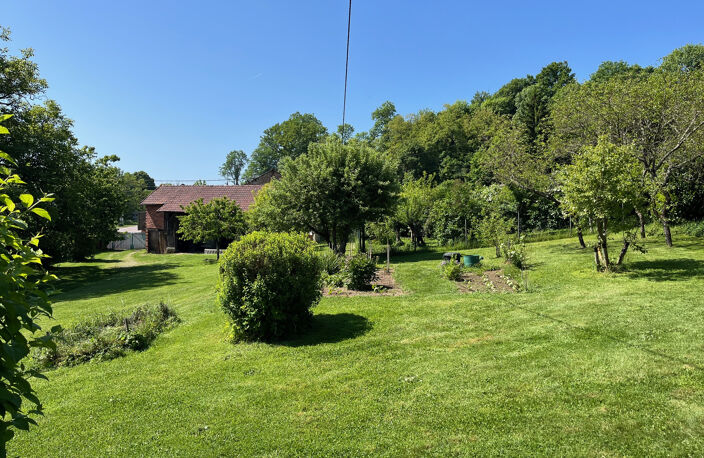 Maison en pierre 93 m2 sur grand terrain arboré — photo 2