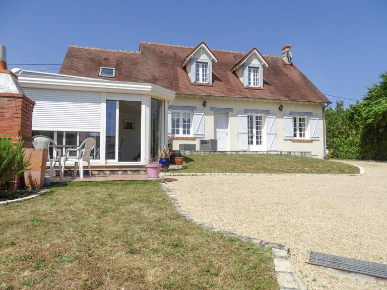 Beau pavillon avec piscine — photo 1