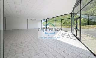 Commerce  2063 m² à louer à Montmélian (73800)